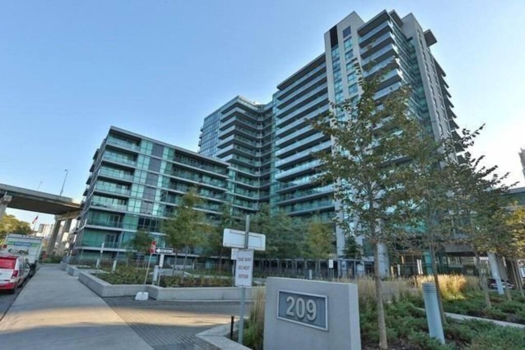 Lake View Apartment W/Parking! Toronto Exterior photo