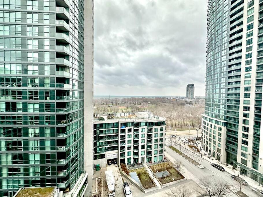 Lake View Apartment W/Parking! Toronto Exterior photo